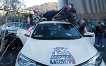 Les convois anti-pass et anti-Macron se rapprochent de Paris, malgré l'interdiction