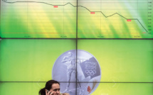 Invasion russe de l'Ukraine: les Bourses chutent, les matières premières flambent