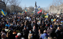 "Gloire à l'Ukraine": une marée jaune et bleue en Europe