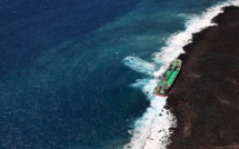La Réunion: opération de dépollution après l'échouement d'un pétrolier mauricien