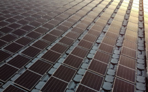 Avec ses milliers de panneaux flottants, la Thaïlande fait le pari du solaire