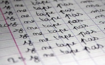 Elle retrouve sa fille après dix ans de séparation et la rosse sévèrement