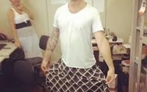 Brésil : le bermuda interdit malgré la chaleur, il porte la jupe