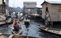 L'école flottante, un îlot d'espoir au milieu du bidonville sur pilotis de Lagos