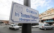 Les Tontons flingueurs descendent du brutal sur un rond-point de Montauban