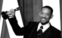 Will Smith s'excuse publiquement pour avoir giflé Chris Rock aux Oscars