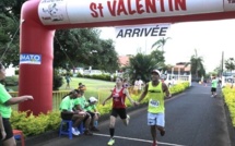 Athlétisme - Winsy Tama et Karine Voiturin gagnent la course de la Saint Valentin main dans la main