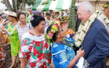 Gaston Flosse assiste à l'assemblée des femmes de l'Union Catholique