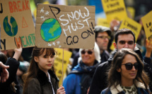 Plusieurs milliers de manifestants marchent "pour le futur" à Paris