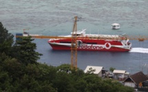 Fortes houles: Le Terevau rejoint Papeete par la passe de Taapuna