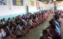 250 collégiens de Taravao enregistrent une "cup song" en tahitien (CLIP VIDEO)