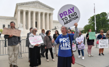 Le droit à l'avortement en péril aux Etats-Unis, Biden bat le rappel à gauche