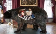 Un artiste va se glisser dans la peau d'un ours pendant treize jours