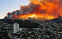Chili: 10.000 personnes évacuées, 16 morts dans le "pire incendie" de l'histoire de Valparaiso
