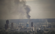Zelensky réclame des armes modernes, Severodonetsk coupée du reste de l'Ukraine