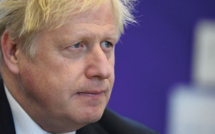 Boris Johnson veut "continuer" à son poste, malgré les défections