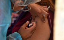 Vaccins Covid: les femmes concernées par des troubles menstruels invitées à les déclarer