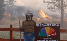 Un violent incendie continue de s'étendre en Californie, des milliers d'évacués