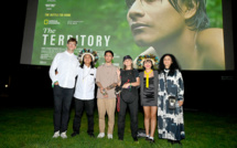 Une tribu de l'Amazonie passe derrière la caméra avec le film "The Territory"