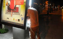 France: le décret contre les publicités lumineuses à "la fin de l'été", dit le ministère