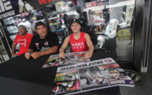 Le professionnel de MMA Kai Kara-France en dédicace à Papeete