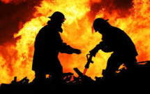 Un fare détruit par les flammes à Tiarei