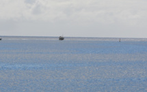 Un thonier échoué dans la passe du Taaone