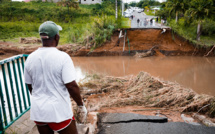 Guadeloupe: deux jours après la tempête Fiona, toujours des coupures d'eau et de routes