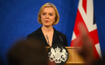 Liz Truss menacée, se résout à de nouvelles concessions et remplace son ministre des Finances