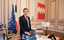 Darmanin appelle "une partie du patronat à augmenter les salaires"