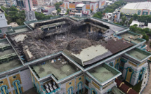 Indonésie: Le vaste dôme d'une mosquée s'effondre dans un incendie