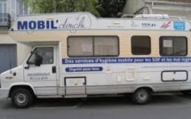 A Paris, un camping-car amène douche et dignité aux sans-abri