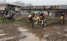 Motocross –  1ère journée de championnat sous la pluie : Teriimana Bonno devance le tenant du titre Raiarii Vonbalou !