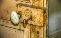 Royaume-Uni: un enfant de 2 ans mort pour avoir grandi dans un logement insalubre