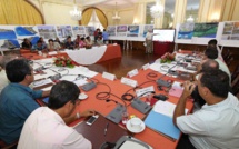 Tahiti Mahana Beach: Gaston Flosse présente le projet de zone franche à la commission tripartite