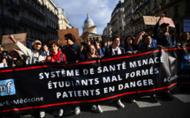 Déserts médicaux: internes et étudiants en médecine de retour dans la rue