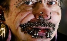 L'homme le plus percé au monde refoulé de Dubaï