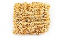 Manger trop souvent des nouilles instantanées est nocif pour les femmes