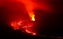 A Hawaï, l'éruption du Mauna Loa menace une des principales routes de l'île