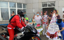 Défilé de motards pères Noël devant le service de pédiatrie du CHPF