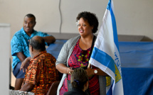 Joie aux Fidji après un accord de coalition conclu par l'opposition évinçant le Premier ministre