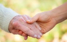 Vieillissement: les mesures phares pour les aidants et pour la revalorisation de l'APA votées à l'Assemblée