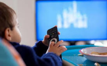 Les enfants européens restent scotchés à leur télé