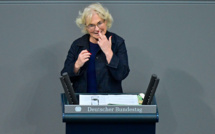 Fragilisée par ses gaffes, la ministre allemande de la Défense démissionne