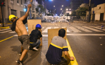Pérou: des milliers de manifestants contre la présidente à Lima, heurts dans le centre-ville
