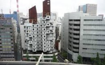 A Tokyo, combat de fous d'architecture pour une pile d'appartements-capsules