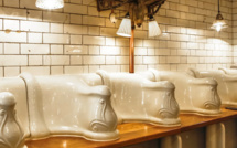 Boire un verre ou dîner dans d'anciennes toilettes publiques, c'est tendance à Londres