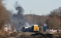 Déraillement d'un train de produits chimiques: des milliers d'Américains empêchés de rentrer chez eux