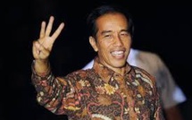 Le président indonésien intronisé, accueilli comme une rock star