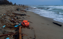 Naufrage de migrants en Italie: au moins 62 morts, de nouveaux cadavres échouent sur la côte